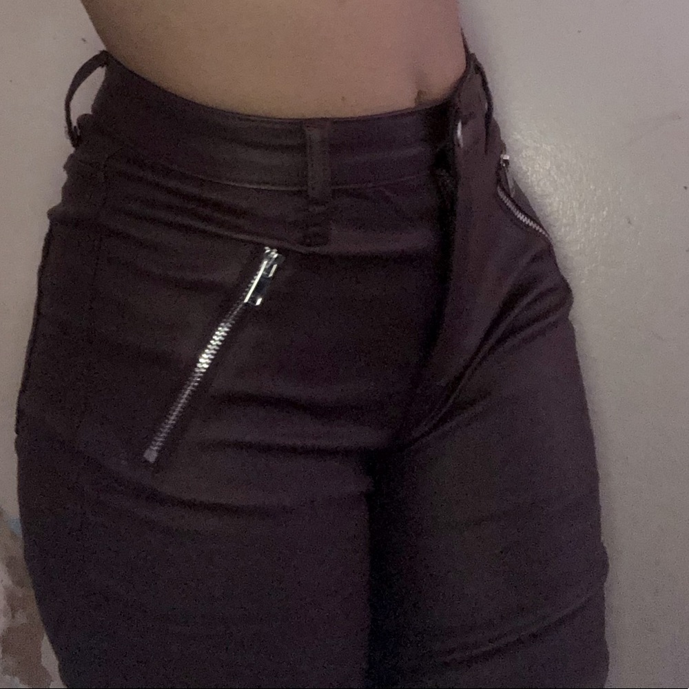 Coated skinny jeans